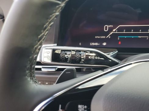 Certified 2025 Cadillac Escalade Premium Luxury image 38