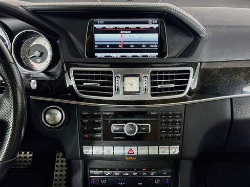 Used 2015 Mercedes-Benz E 400 4MATIC Sedan image 29