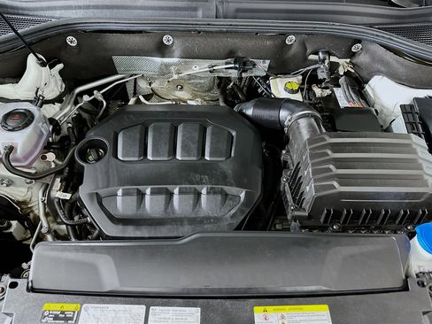 Used 2025 Volkswagen Atlas SE image 34