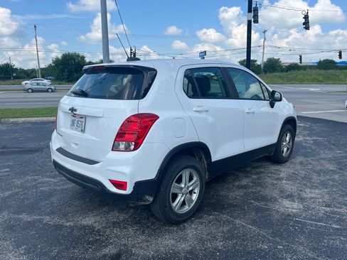 Used 2020 Chevrolet Trax LS AWD/4WD image 3