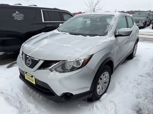 Used 2019 Nissan Rogue Sport S image 1