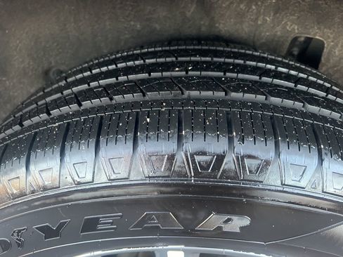 Certified 2025 Nissan Pathfinder SV image 46