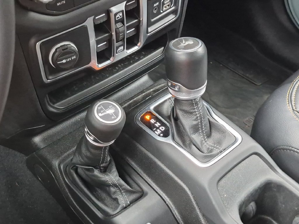 Used 2024 Jeep Wrangler Unlimited Sahara w/ Technology Group AWD/4WD image 16
