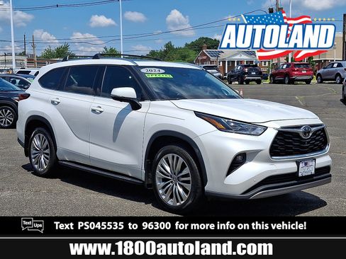 Used 2023 Toyota Highlander Platinum AWD/4WD image 1