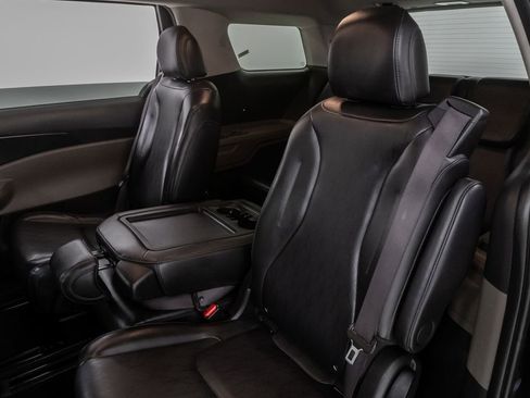 Used 2025 Kia Carnival FWD image 27