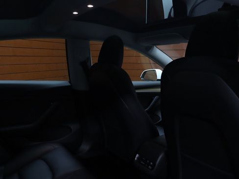 Used 2023 Tesla Model 3 Standard Range image 57
