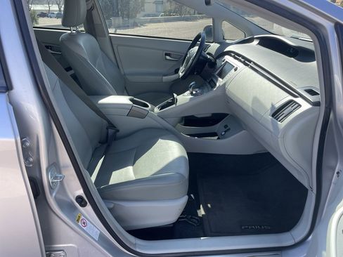 Used 2015 Toyota Prius Four w/ Deluxe Solar Roof Package image 17