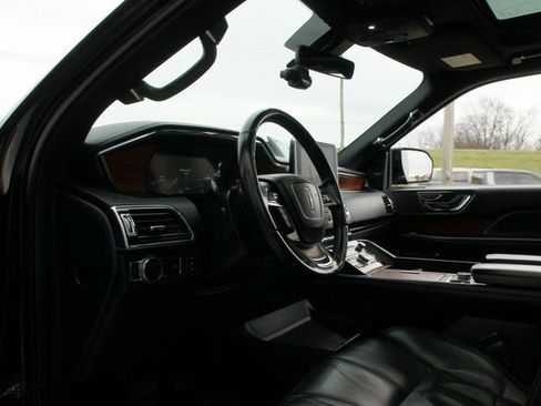 Used 2018 Lincoln Navigator L Select image 15
