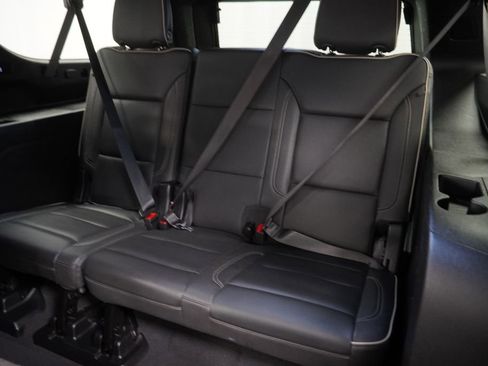 Used 2024 Chevrolet Suburban Premier image 22