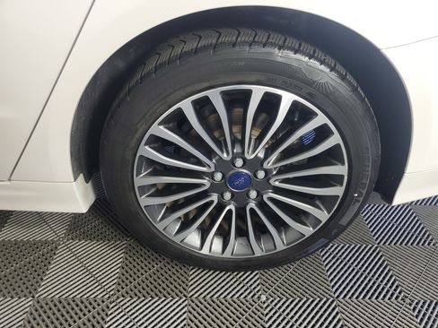 Used 2017 Ford Fusion SE w/ Fusion SE Technology Package image 30