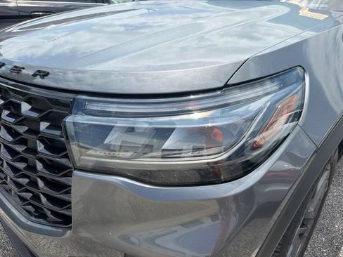 Used 2025 Ford Explorer ST-Line w/ ST-Line Street Pack AWD/4WD image 8