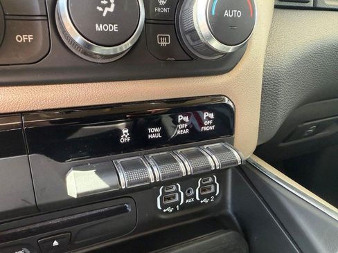 Used 2019 RAM 1500 Laramie AWD/4WD image 28