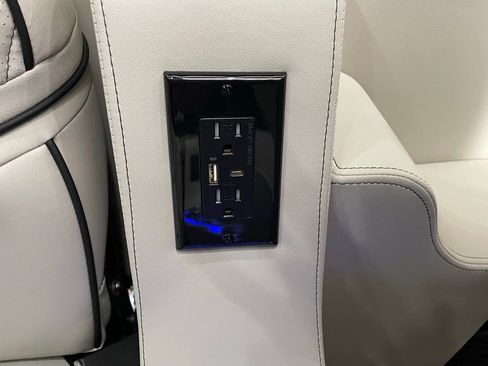 Used 2024 Mercedes-Benz Sprinter 3500 image 57