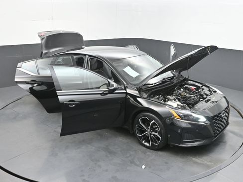 Certified 2023 Nissan Altima 2.5 SR FWD image 39