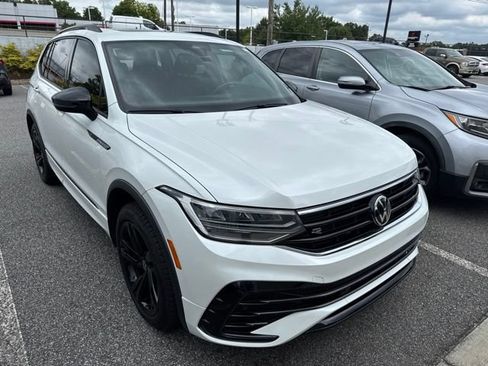 Used 2024 Volkswagen Tiguan SE R-Line FWD image 2
