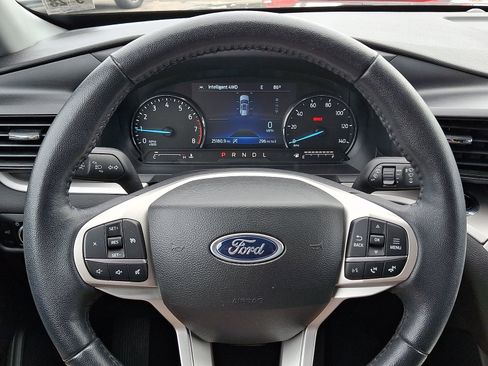 Used 2023 Ford Explorer XLT AWD/4WD image 17