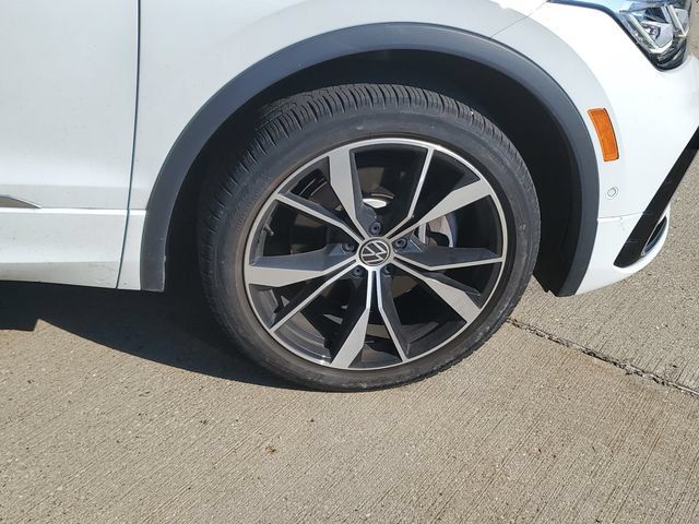 Certified 2024 Volkswagen Tiguan SEL R-Line AWD/4WD image 6