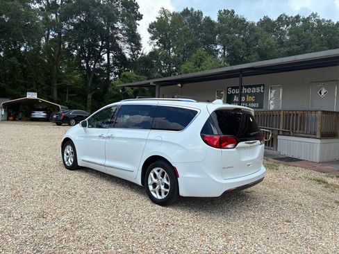 Used 2020 Chrysler Pacifica Limited image 6