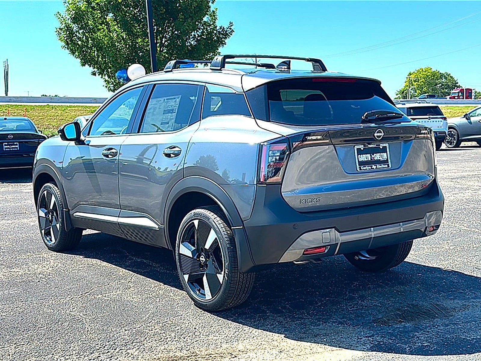 New 2026 Nissan Kicks SR w/ Cold Weather Package FWD image 6
