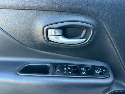 Used 2023 Jeep Renegade Altitude w/ Convenience Group I AWD/4WD image 11