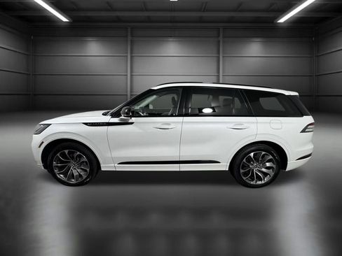 New 2026 Lincoln Aviator AWD image 3