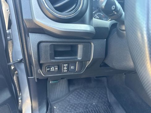 Used 2019 Toyota Tacoma TRD Off-Road w/ Technology Package AWD/4WD image 7