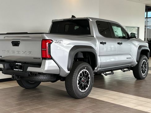 Used 2025 Toyota Tacoma TRD Off-Road AWD/4WD image 6