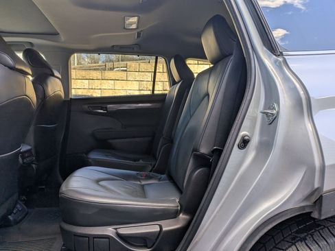Used 2023 Toyota Highlander Limited image 10