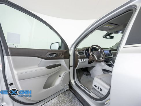 Used 2020 GMC Acadia SLT w/ LPO, Cargo Package AWD/4WD image 10