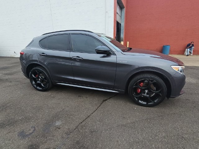 Used 2022 Alfa Romeo Stelvio Veloce AWD/4WD image 1