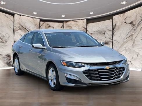 Used 2024 Chevrolet Malibu LT FWD image 3