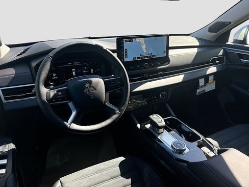 New 2026 Mitsubishi Outlander SE image 25
