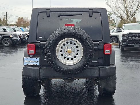 Used 2017 Jeep Wrangler Unlimited Rubicon w/ Connectivity Group image 5