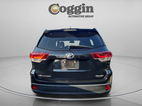 Used 2019 Toyota Highlander SE AWD/4WD image 3