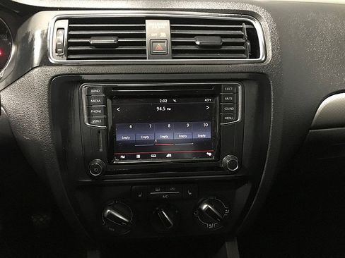 Used 2017 Volkswagen Jetta SE image 27
