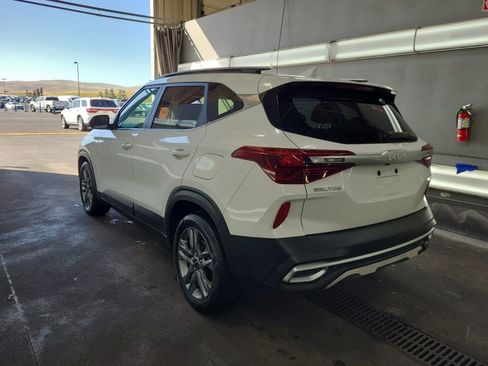 Used 2022 Kia Seltos S FWD image 2