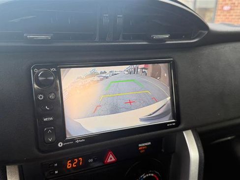 Used 2017 Toyota 86 image 19