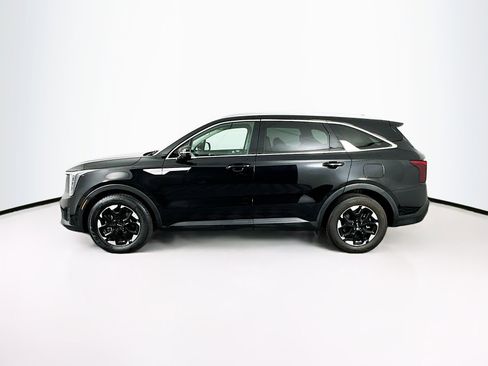 Used 2024 Kia Sorento S image 4