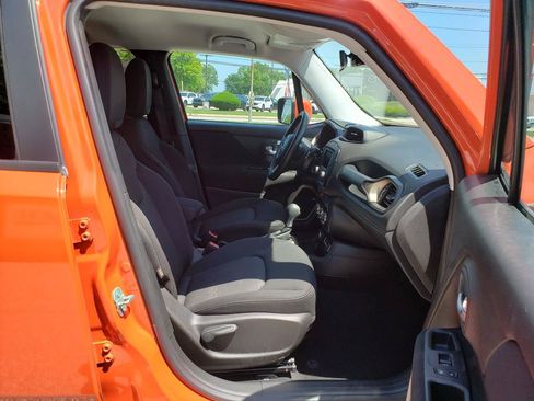 Used 2017 Jeep Renegade Latitude w/ Cold Weather Group AWD/4WD image 17