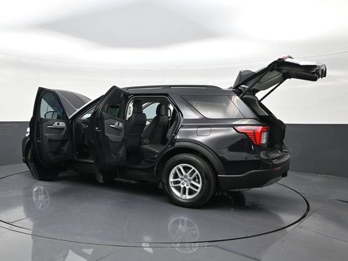 Used 2025 Ford Explorer Active w/ Active Comfort Package RWD image 32