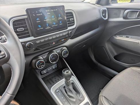 Certified 2025 Hyundai Venue Limited FWD image 19