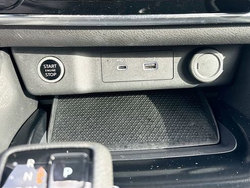 Used 2023 Nissan Rogue S image 17