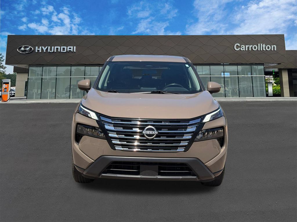 Used 2025 Nissan Rogue SV AWD/4WD image 2
