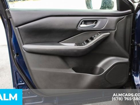 Used 2025 Nissan Rogue SV FWD image 40