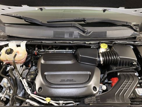 Used 2022 Chrysler Pacifica Limited image 36