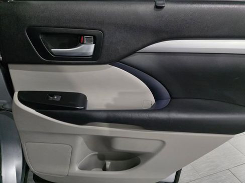 Used 2014 Toyota Highlander XLE AWD/4WD image 12