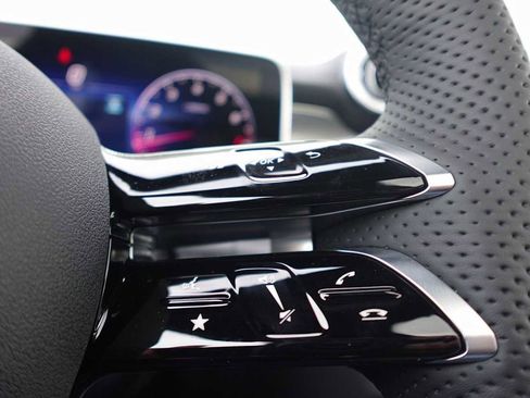 Used 2026 Mercedes-Benz GLC 300 4MATIC image 25