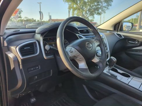 Used 2017 Nissan Murano SV image 11