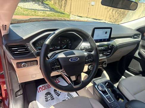 Used 2021 Ford Escape SEL AWD/4WD image 14