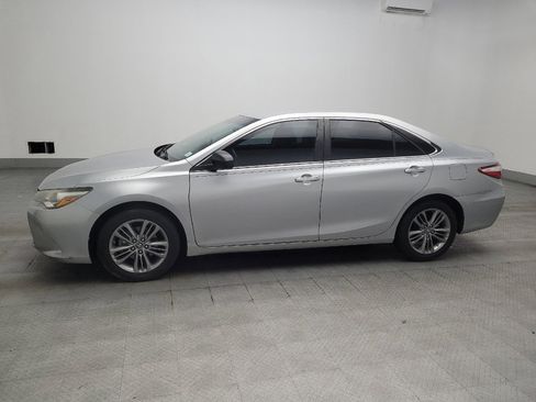 Used 2016 Toyota Camry SE FWD image 2